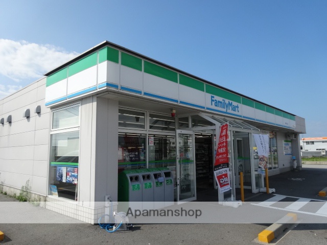 コンビニ　ファミリーマート（コンビニ）まで905m