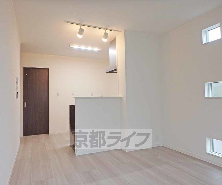 居室・リビング　区画の整った閑静な住宅街の物件です。南東角地の建物の南...