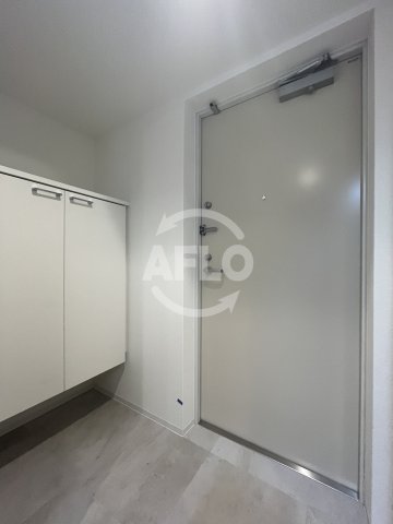 玄関　セレニテフラン新大阪　玄関