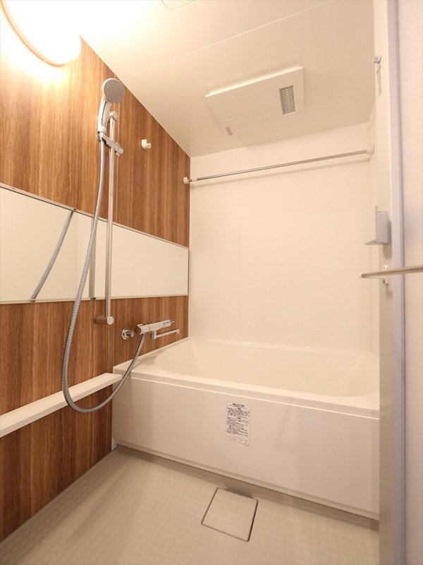 バス・シャワールーム　バスルーム　浴室暖房乾燥機付き