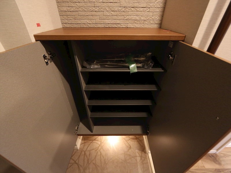 玄関　玄関　シューズボックス　姿見鏡付き