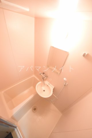 バス・シャワールーム　コンパクトで使いやすいお風呂です