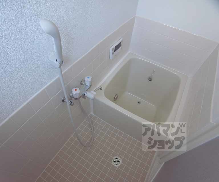 バス・シャワールーム　バスルーム。