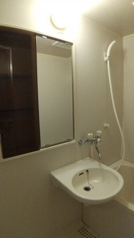 洗面設備　浴室内に洗面台があります☆