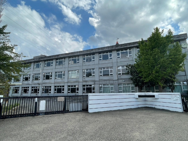 中学校　三郷市立瑞穂中学校（中学校）まで1419m