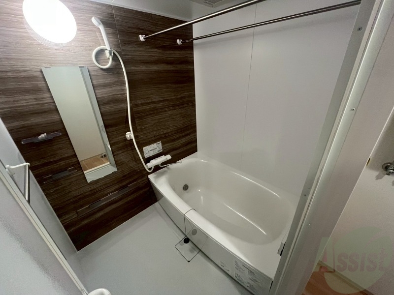 バス・シャワールーム　お風呂になります。一日の疲れを癒してくださいね。