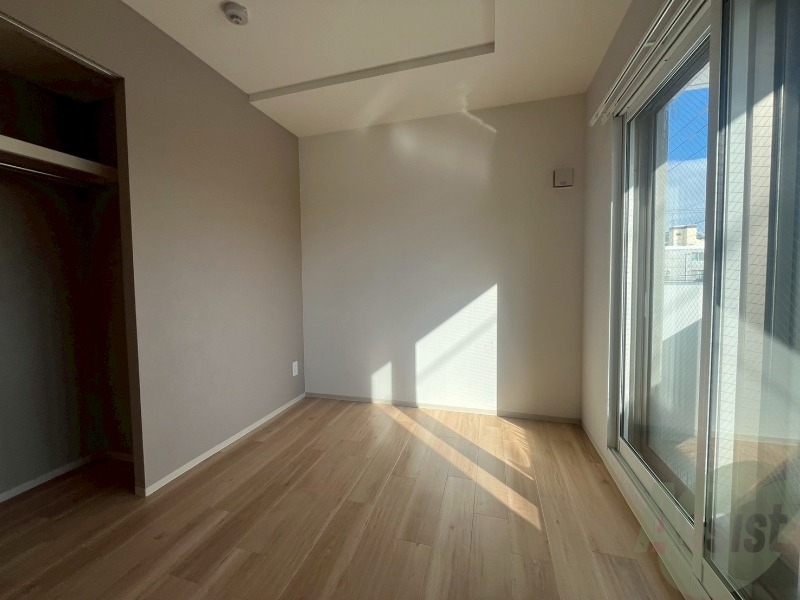 その他部屋・スペース　こちらのお部屋は光が差し込む、温かみのあるお部屋です。