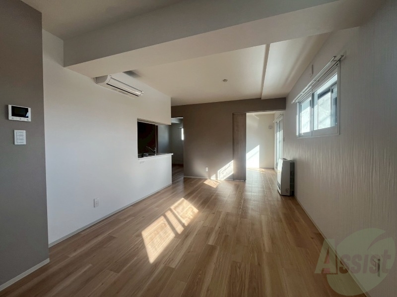 居室・リビング　広くてキレイなお部屋が広がっていて、充実した生活が送れそう。