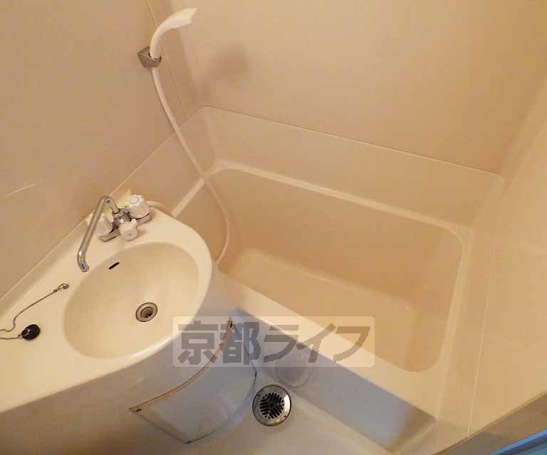 バス・シャワールーム　お風呂になります。