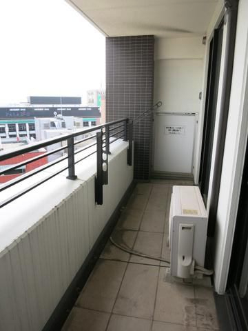 バルコニー　暖かな日差しのふりそそぐバルコニー