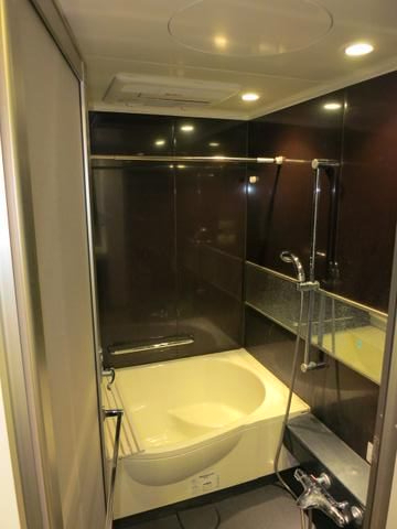 バス・シャワールーム　コンパクトで使いやすいお風呂です