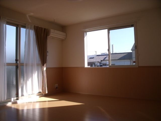 居室・リビング　２面採光で明るい