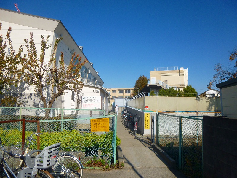 小学校　稲城第一小学校（小学校）まで575m