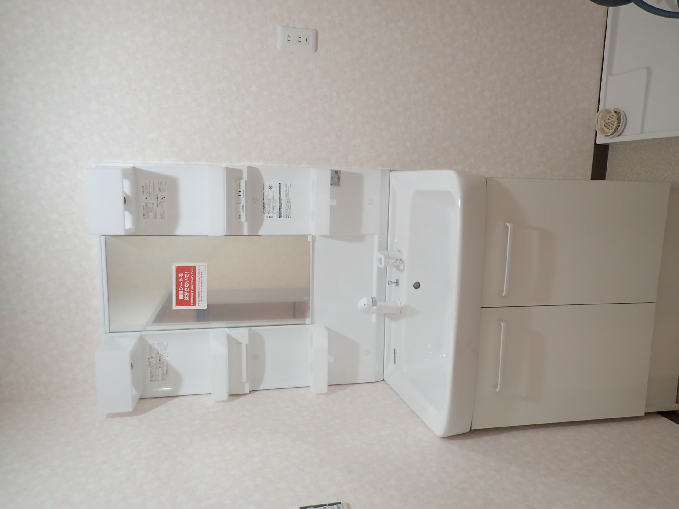 洗面設備　新しく交換済みの洗面化粧台