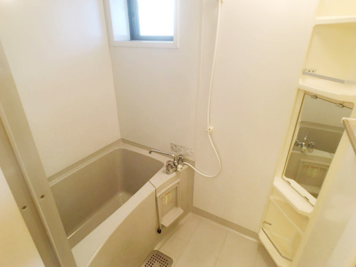 バス・シャワールーム　窓のあるお風呂