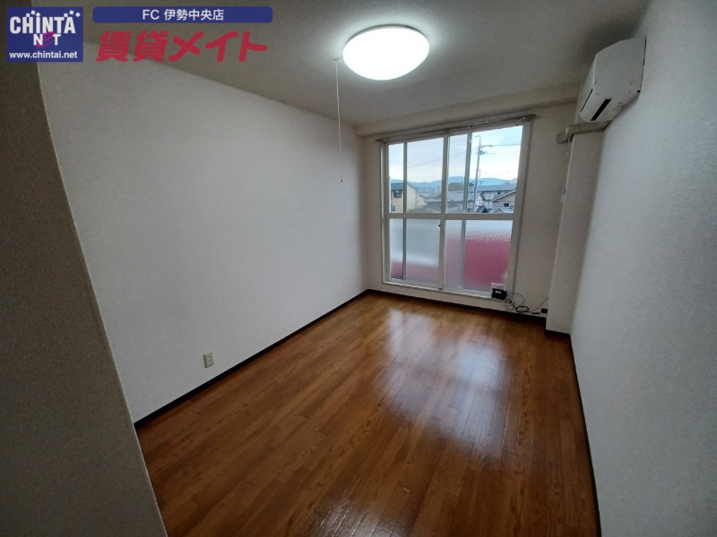 居室・リビング　同物件別部屋の写真