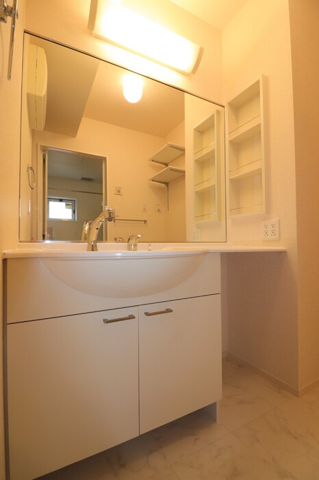 洗面設備　シャワー付き洗面台