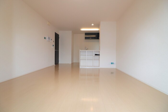 居室・リビング　南向きの13.4帖のLDK