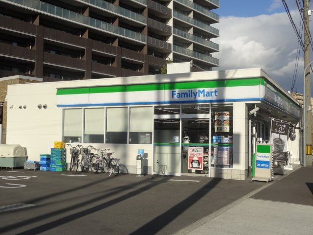 コンビニ　ファミリーマート新梅田店（コンビニ）まで255m
