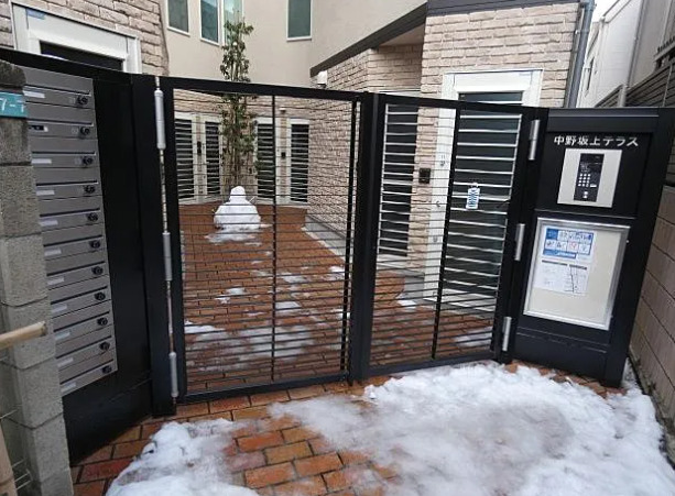 エントランス　建物の内部です