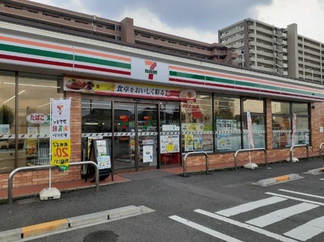 コンビニ　セブンイレブン様（コンビニ）まで120m
