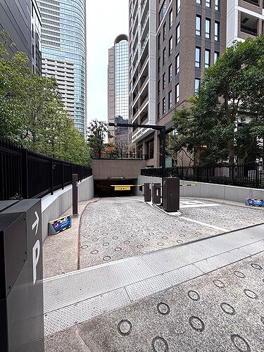 駐車場　駐車場に車を止められます