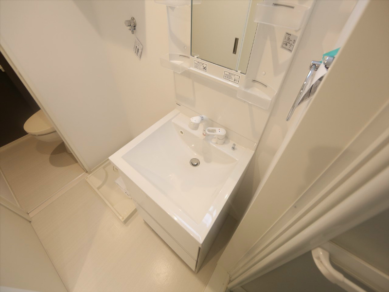 洗面設備　脱衣所　独立洗面台付（シャンプードレッサー付）