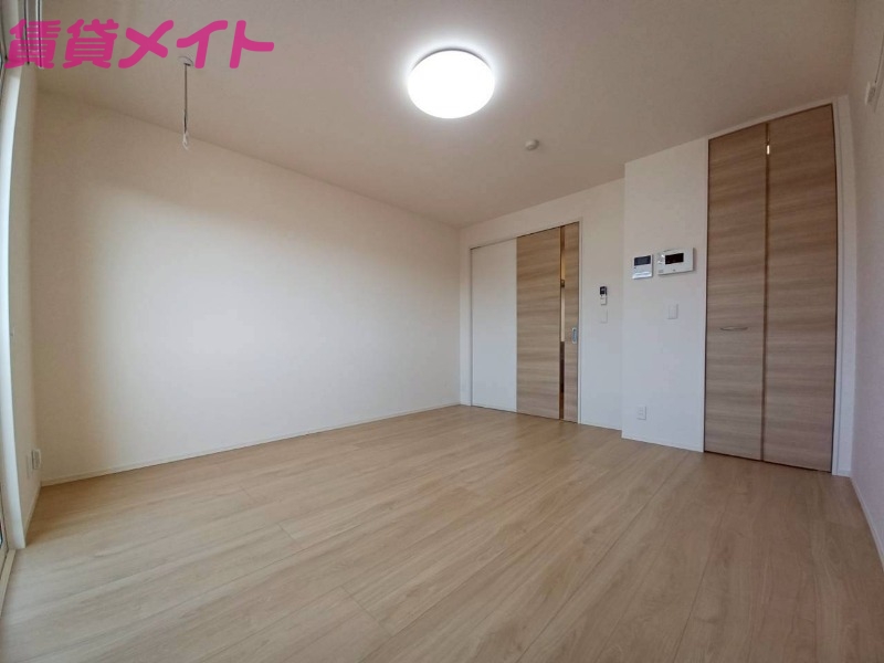 居室・リビング　同型参考写真