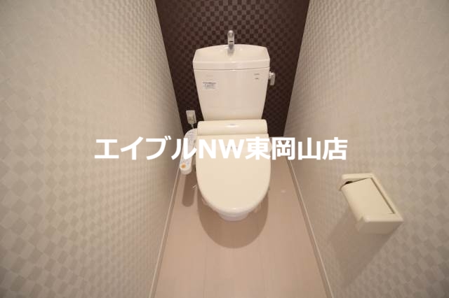 トイレ　同物件別部屋の写真です