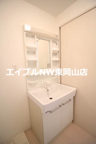 洗面設備　同物件別部屋の写真です