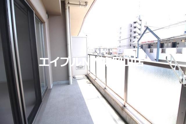 バルコニー　同物件別部屋の写真です