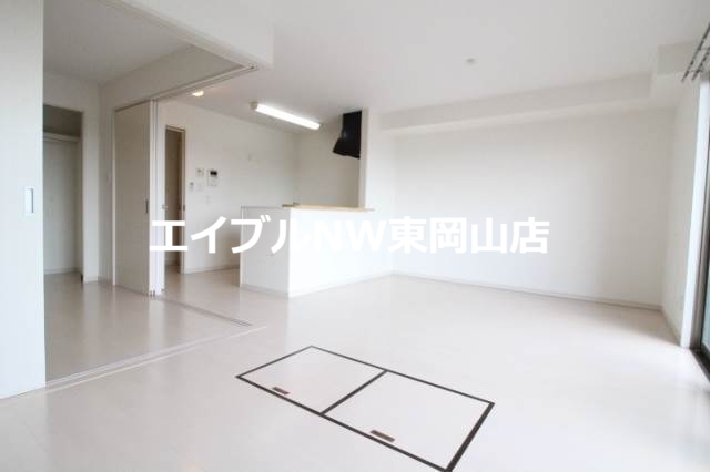 居室・リビング　同物件別部屋の写真です