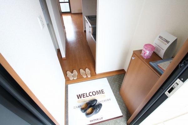 玄関　※同物件別号室写真となります。