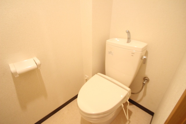 トイレ　※別室の参考写真の為、現況優先です。