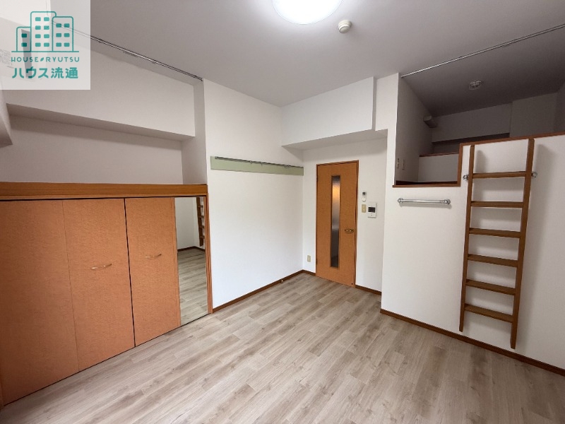 居室・リビング　※別号室の写真です