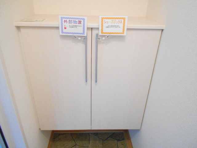 玄関　シューズボックス