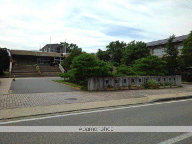 小学校　小布施町立栗ガ丘小学校（小学校）まで500m