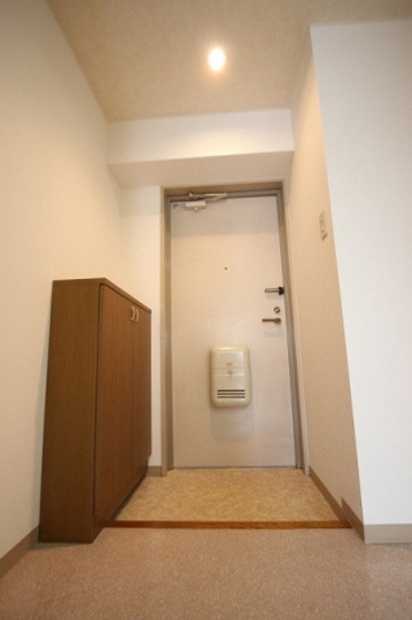 玄関　※掲載写真は同マンション別部屋参考写真となります。