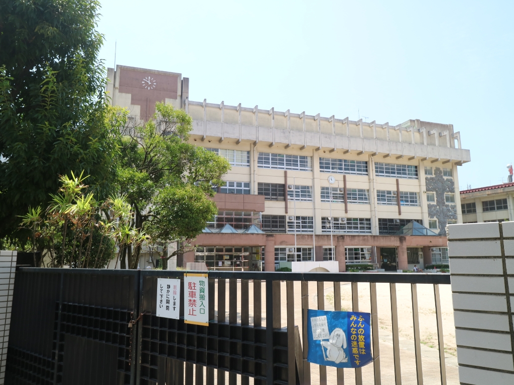 小学校　福岡市立春吉小学校（小学校）まで159m