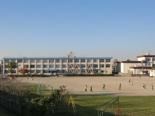 小学校　中間小学校（小学校）まで1100m