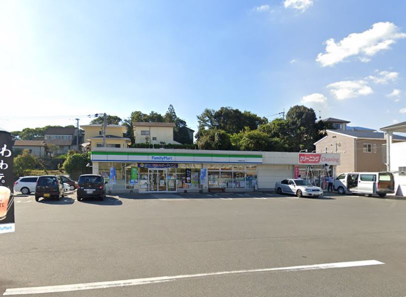 コンビニ　ファミリーマート 太宰府梅ヶ丘店（コンビニ）まで2072m