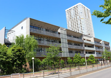 小学校　港区立港南小学校（小学校）まで490m