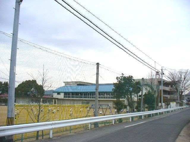 小学校　倉敷市立川辺小学校（小学校）まで542m