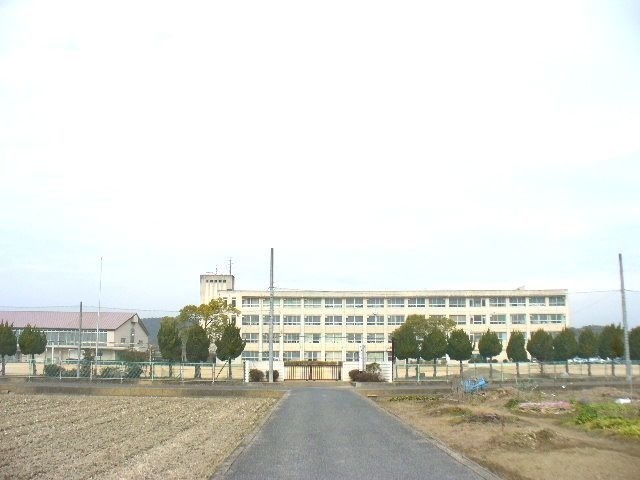 中学校　倉敷市立真備東中学校（中学校）まで961m