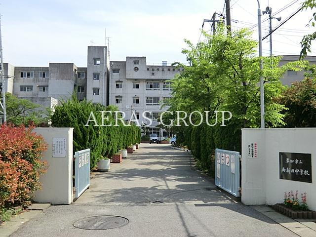 中学校　草加市立両新田中学校（中学校）まで343m