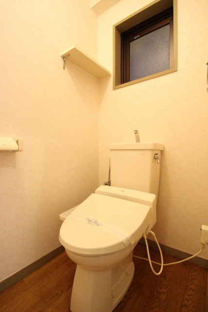 トイレ　※他の号室の写真を使用しております。