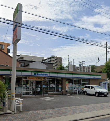 コンビニ　ファミリーマート 森下駅前店（コンビニ）まで131m