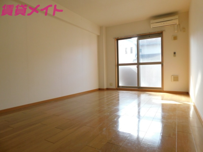 居室・リビング　同物件別部屋の写真
