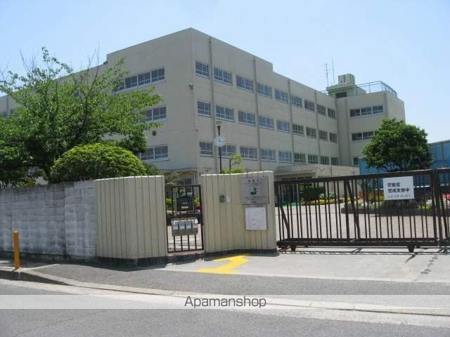 中学校　高槻市立如是中学校（中学校）まで554m