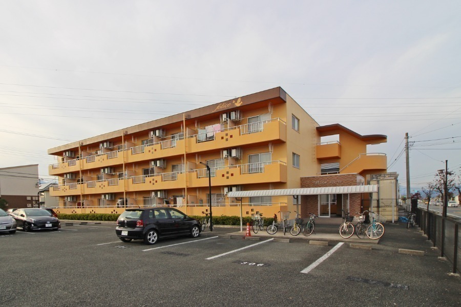 建物外観　日当たり良好。
